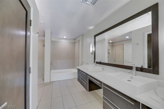 Building Photo - 8925 W Flamingo Rd