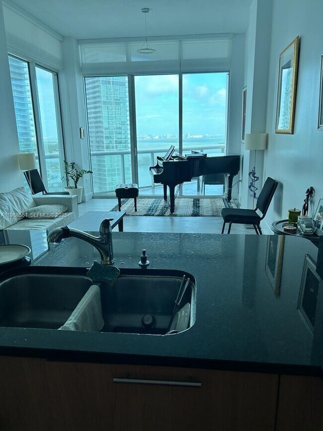 Building Photo - 480 NE 30th St