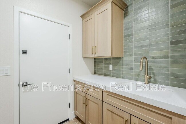 Building Photo - 1531 E Silverwood Dr