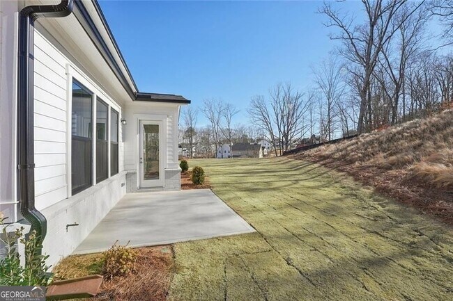 Building Photo - 2815 Medford Dr