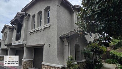Building Photo - 425 S Meadowbrook Dr