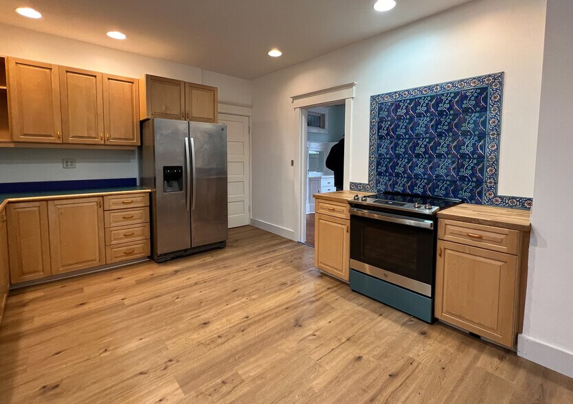 Renovated kitchen - 1402 SE 32nd Ave
