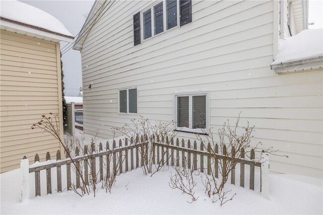 Building Photo - 67 Cranberry Rd