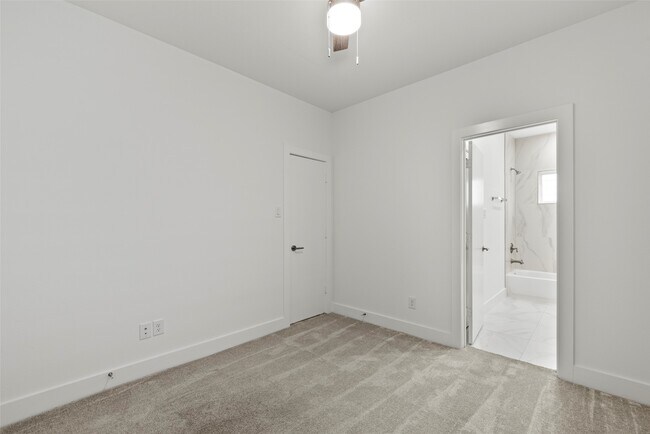 Building Photo - 847 Rachel St