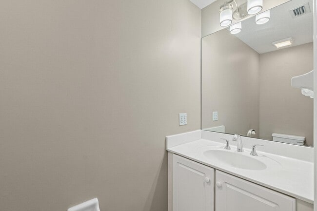 Building Photo - 113 Sea Garden Ct