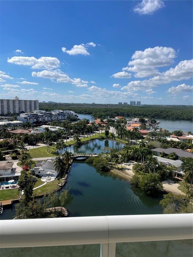 Primary Photo - 16500 Collins Ave