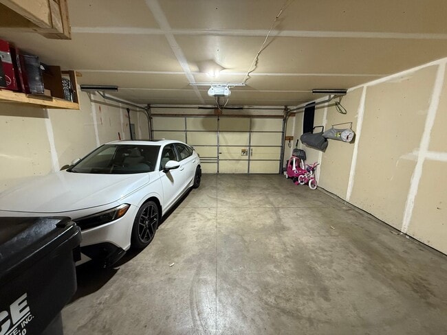 Building Photo - Beautiful 2 Bed, 2 Bath Townhome for Rent ...