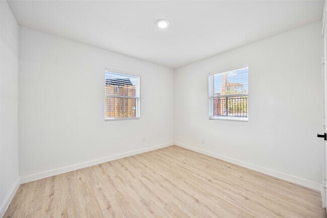 Building Photo - 6811 Del Rio St