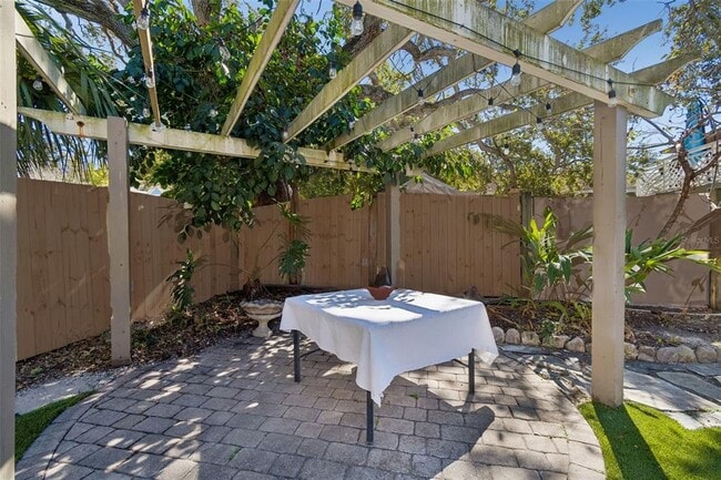 Building Photo - 344 21st Ave NE