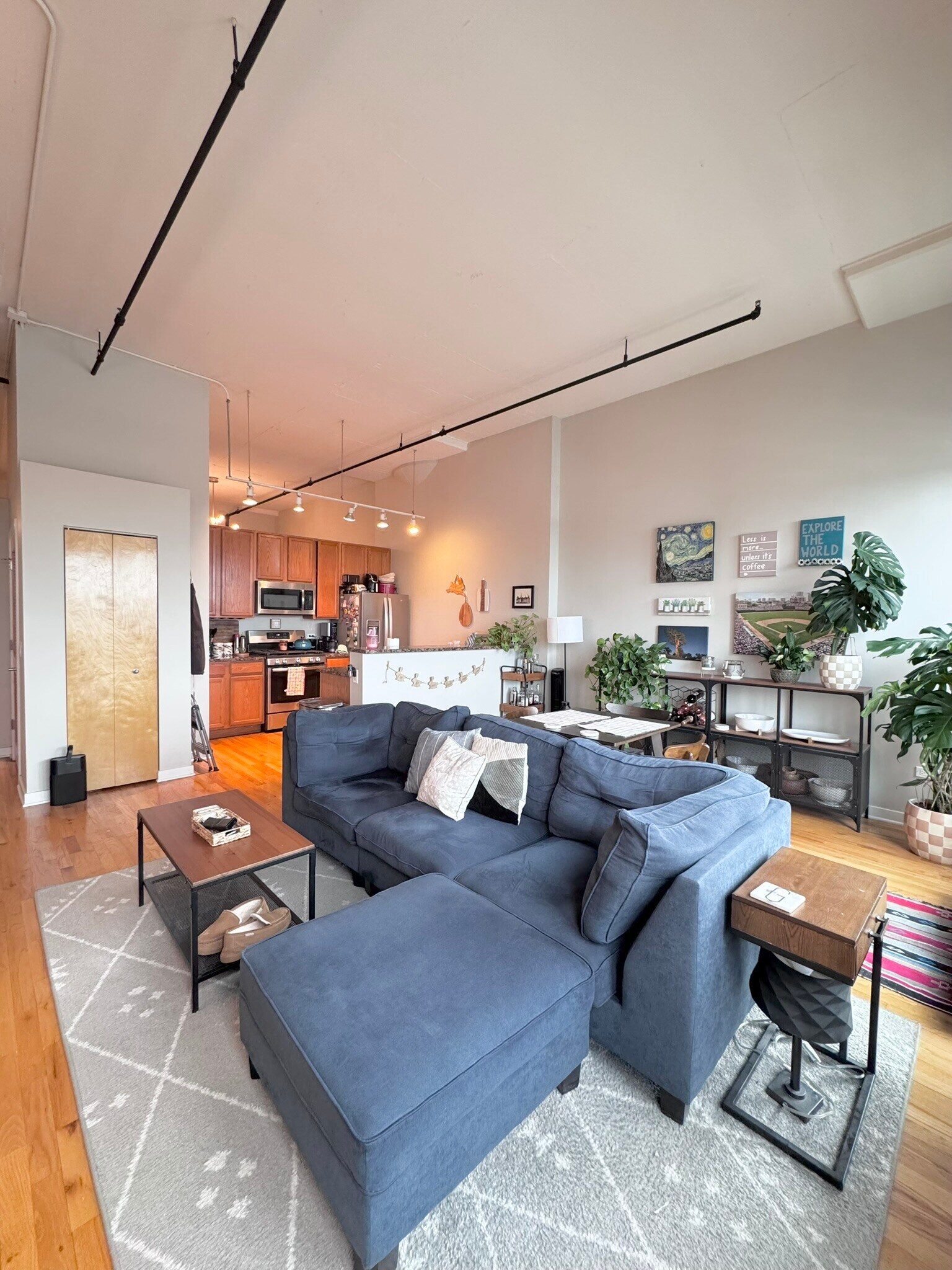 Building Photo - 1224 W Van Buren St