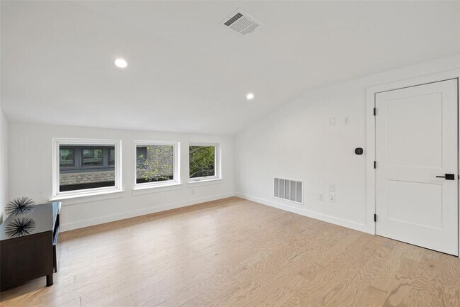 Building Photo - 5701 Tura Ln