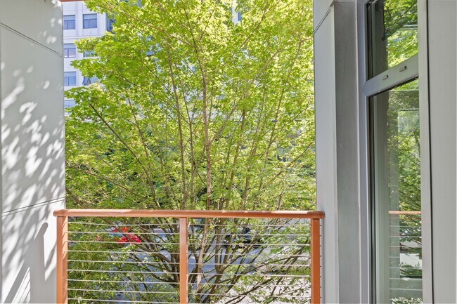 Building Photo - Modern Air Conditioned South Lake Union Loft