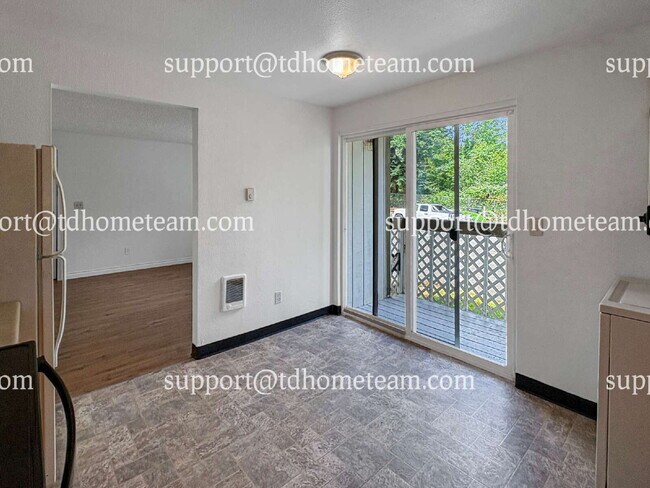 Building Photo - "Charming Tacoma Duplex: Cozy 2-Bed, 1-Bat...