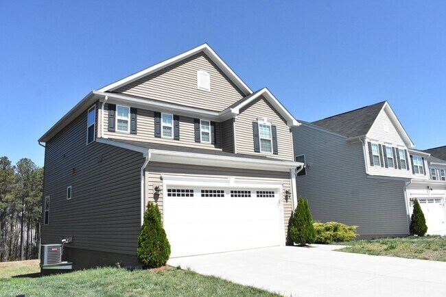 Building Photo - Lee's Parke Finest...