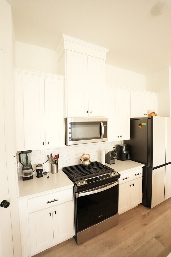 Building Photo - 2406 Mann St