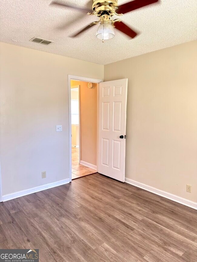 Building Photo - 108 Almond Cir