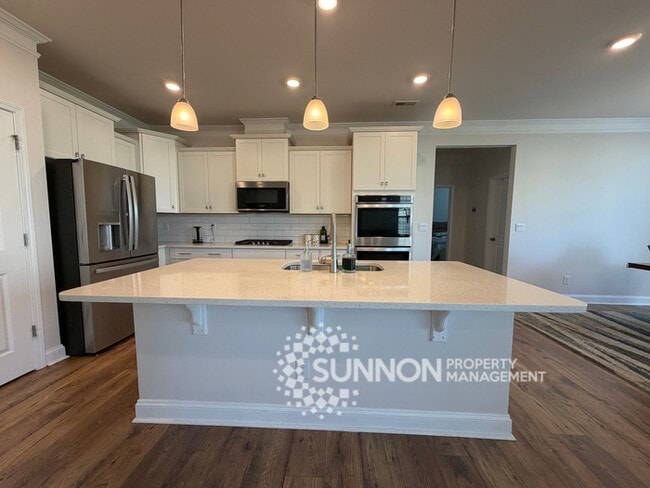 Building Photo - 5 Bed 4.5 Bath with Huge Bonus