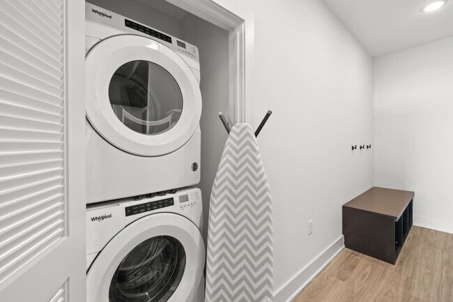 Building Photo - 605 N 12th St