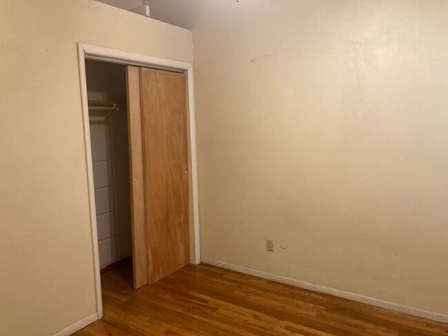 Building Photo - Charming 1 Bed / 1 Bath Apartment Near Dow...
