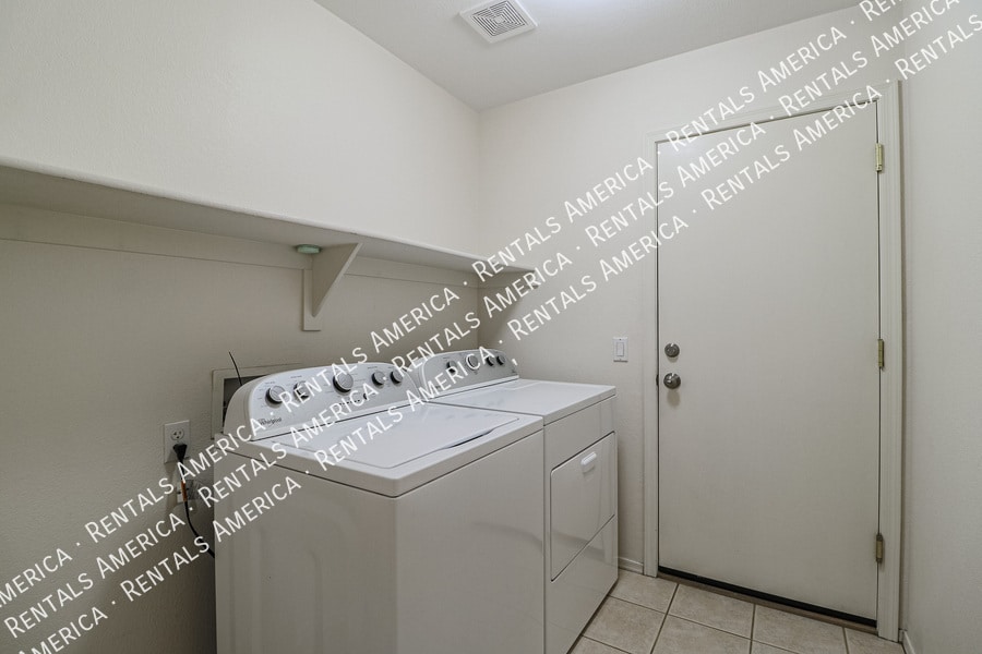 Building Photo - 10464 E Jan Cir