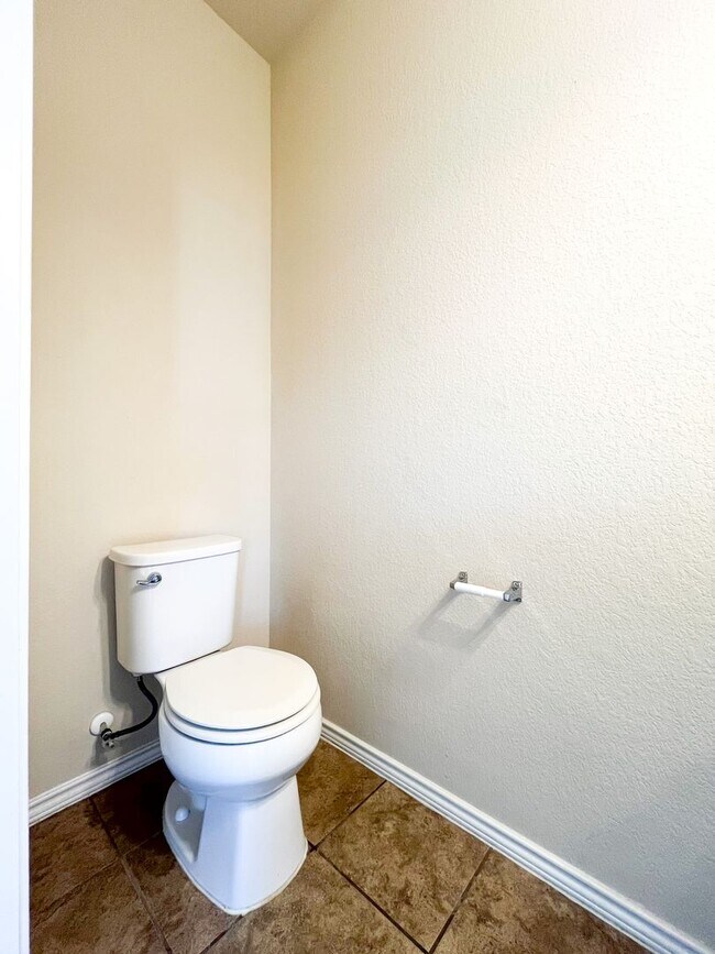 Building Photo - Available NOW!!!! This gorgeous home is located in The Landing Subdivision in Killeen. This home ...