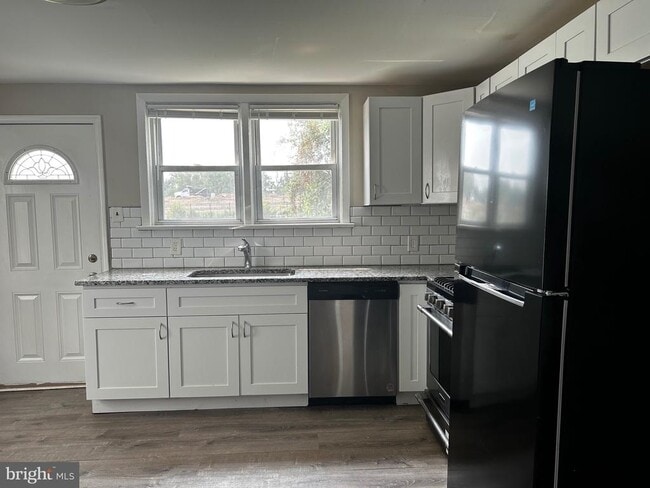 Building Photo - 272 MAPLE
