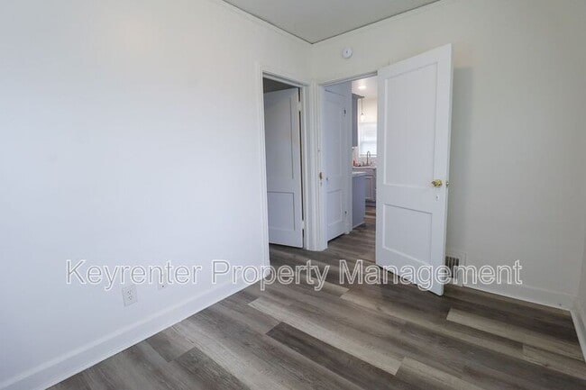 Building Photo - 2423 N Boston Ave