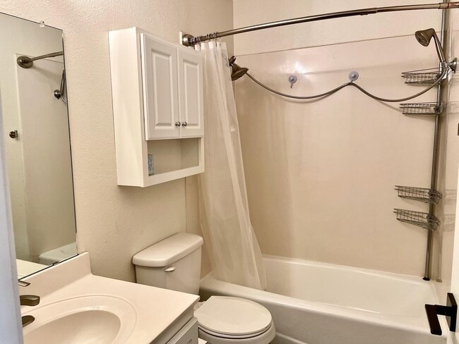 Building Photo - 12408 Mangas Trail NE