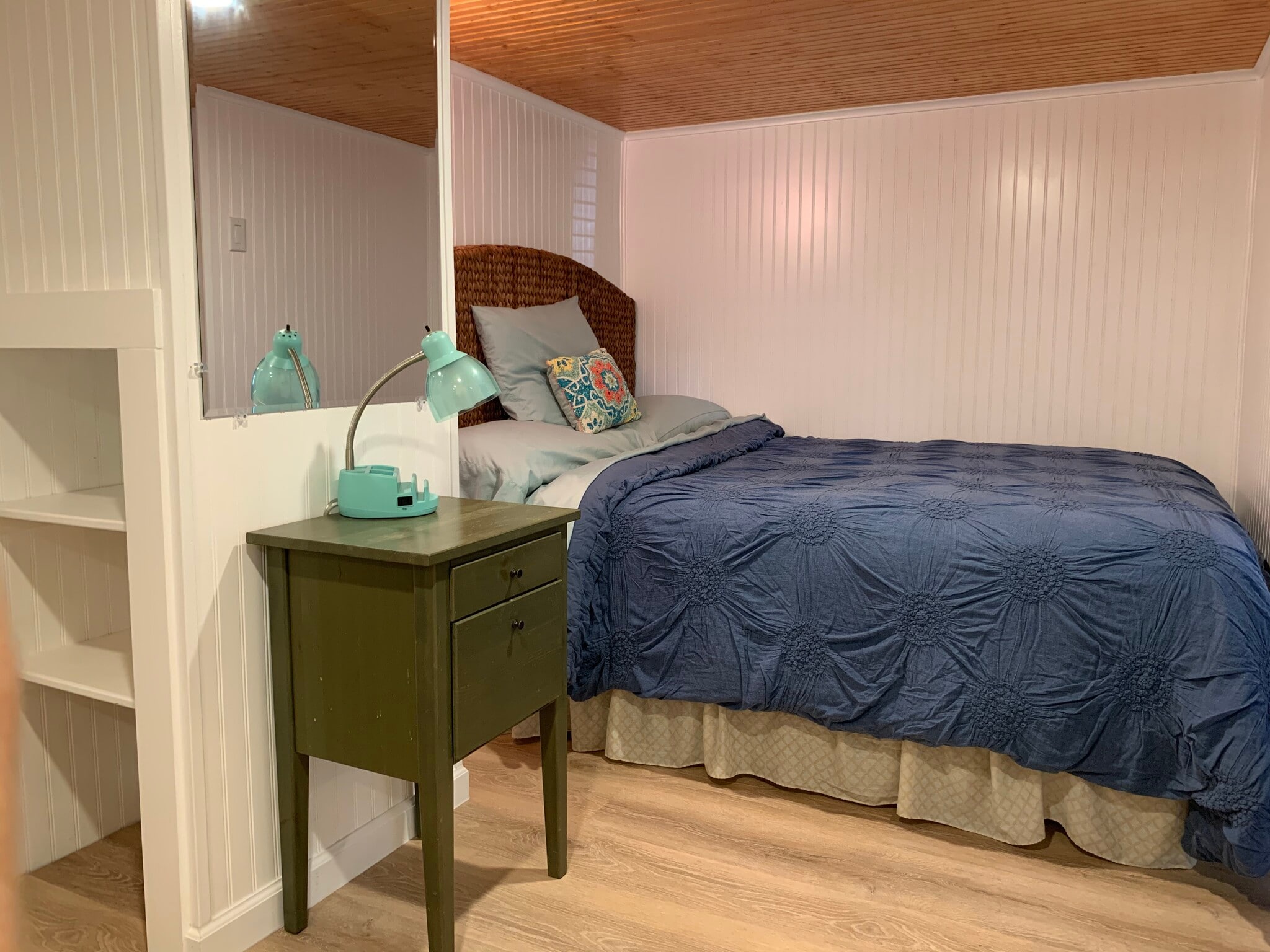 Galveston Beach Bungalow for Rent. Fully Furnished. ALL BILLS INCLUDED IN RENT. Duplex. Lower unit, #B. - 4408 Avenue S 1/2