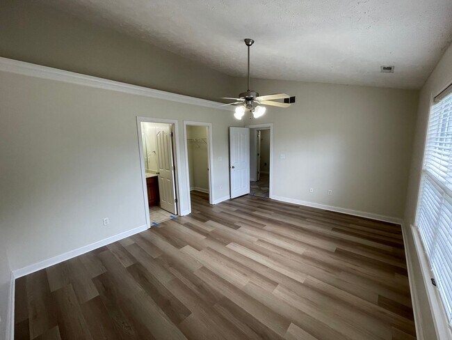 Building Photo - Three Bedroom Single Family Home - West La...