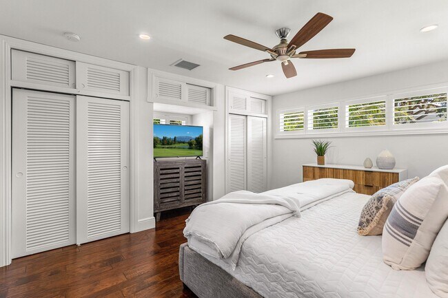 Building Photo - 6130 Ridge Ln