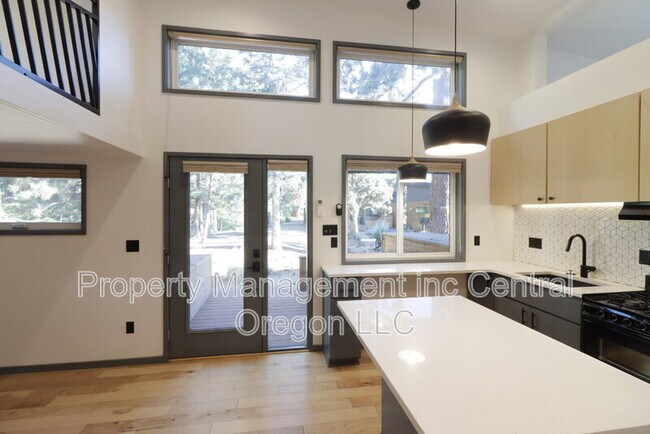 Building Photo - 61304 SE Wizard Ln