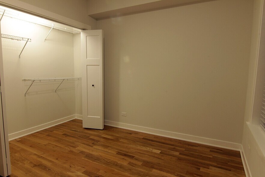 Building Photo - 2209 W Eastwood Ave