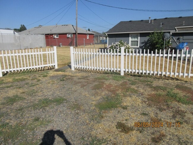 Building Photo - Updated Duplex