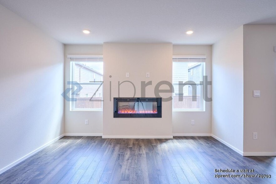 Building Photo - Unit