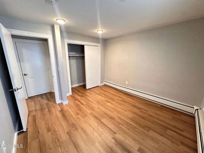 Building Photo - 23 River St