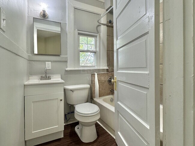 Building Photo - 2723 Elliott Ave