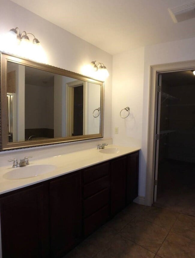 Building Photo - Great 3 Bed 2 Bath House in Mill Creek Manor!