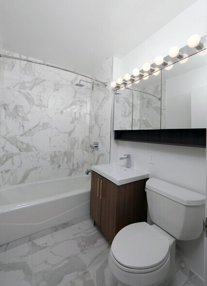 Building Photo - 410 W 53rd St