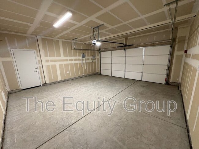 Building Photo - 1105 W Sedona Ave