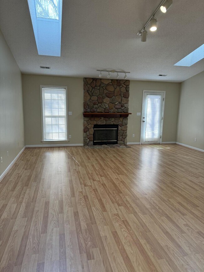 Building Photo - Charming 3-Bedroom, 2-Bathroom Home for Rent – Perfect for Comfortable Living!