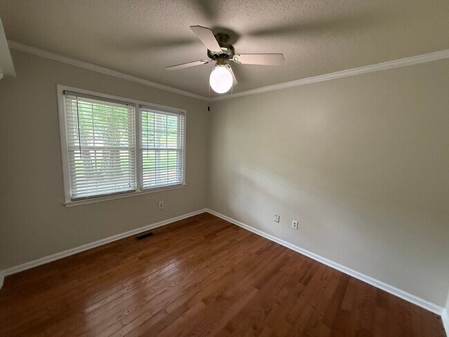 Building Photo - 5556 Hunters Hill Rd