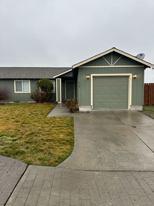 Building Photo - 3 Bedroom / 2 Bathroom Single Level Duplex in Madras