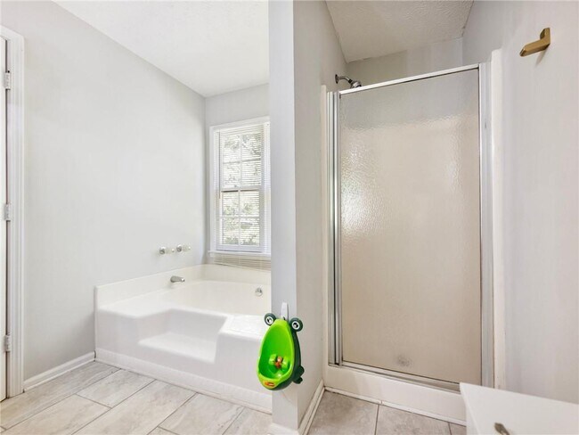 Building Photo - 443 Rhett Dr