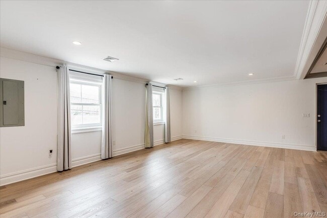 Building Photo - 95 E Main St