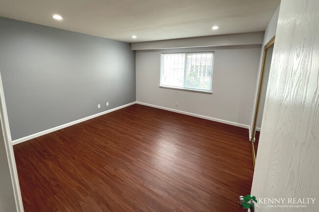 Building Photo - Spacious Six Bedroom, Three Bathroom Home ...