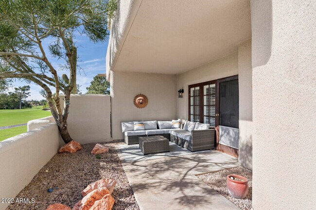 Building Photo - 3047 E Rose Ln