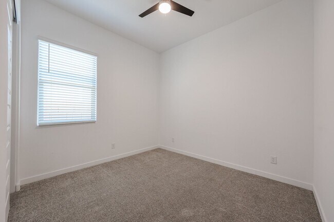 Building Photo - 31674 N 123rd Ave