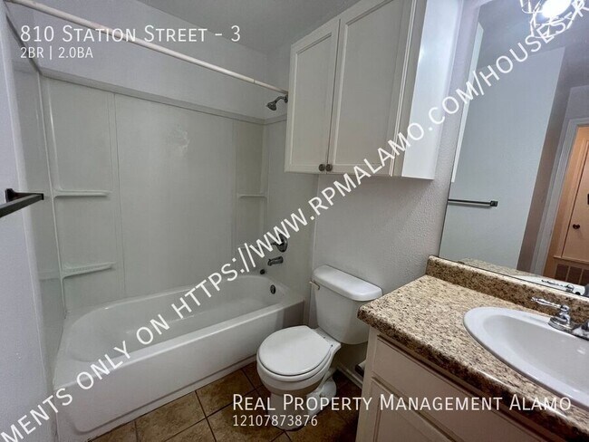 Building Photo - 810 Station St