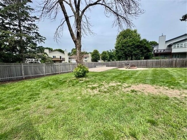 Building Photo - 1327 Windcrest Ave